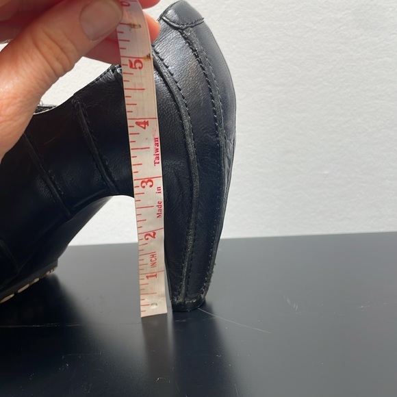 Tsubo Anush Pumps heels US8.5 black leather Velcro strap Mary Jane closed toe - Picture 11 of 11